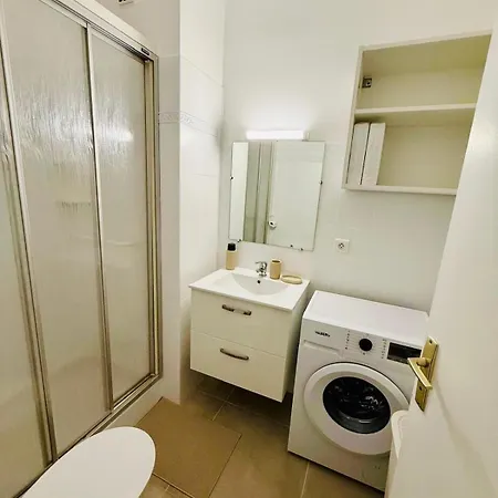 And Sun Two Minutes Away Apartament Nicea