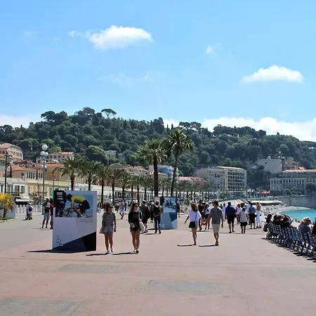 And Sun Two Minutes Away 니스