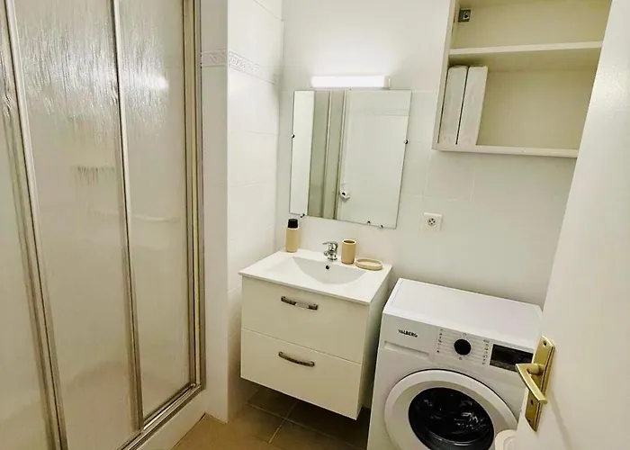 And Sun Two Minutes Away 아파트 니스